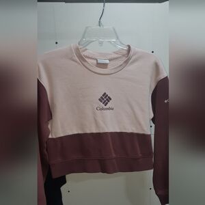 Pre-loved Women's Size XS Columbia Athletic Cropped Long Sleeved Sweater.
